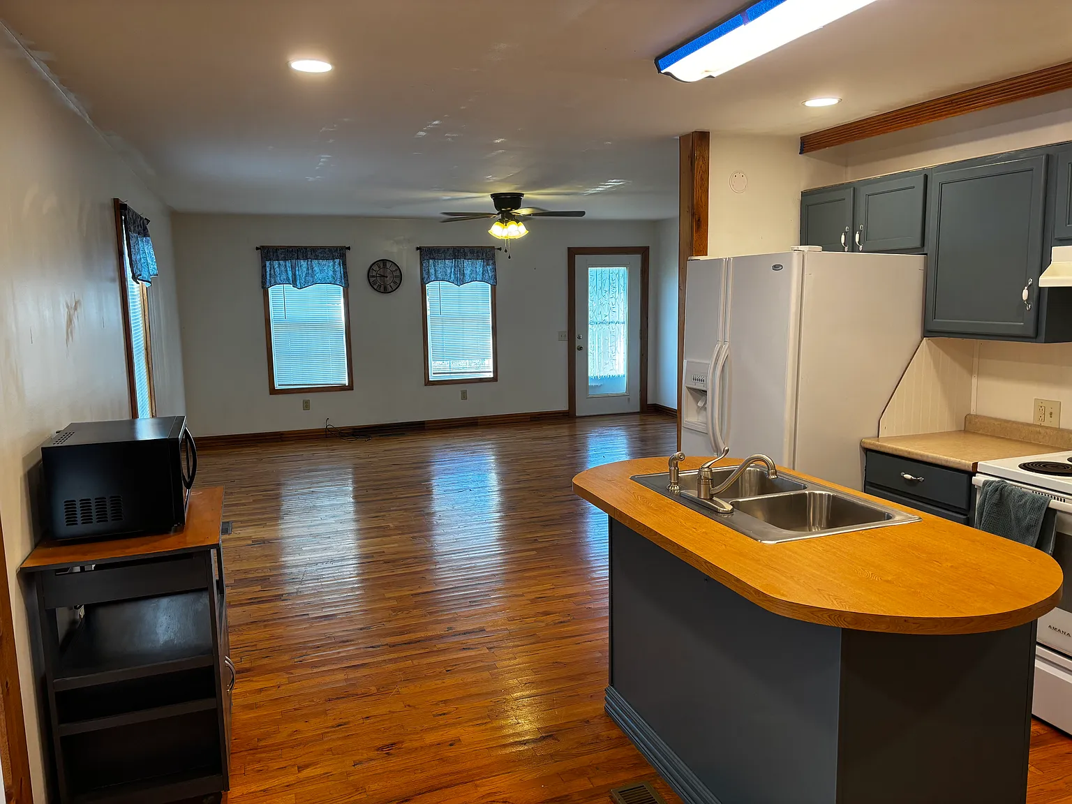 2 bed, 1.5 bath, 1185 sqft, $1,300 — Photo 4