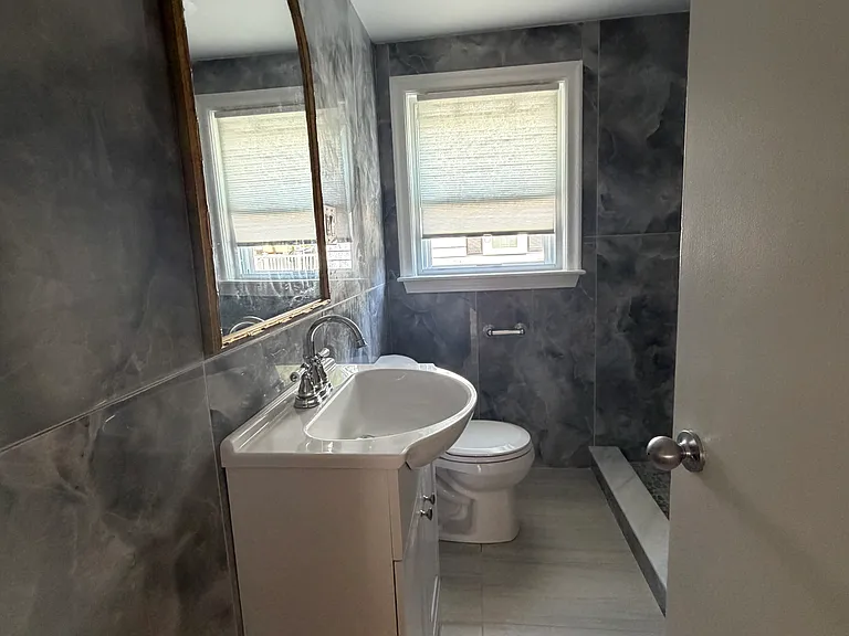 722 Vfw Pkwy — Photo 15