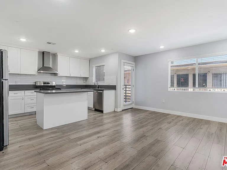 12000 Runnymede St #1 — Photo 3