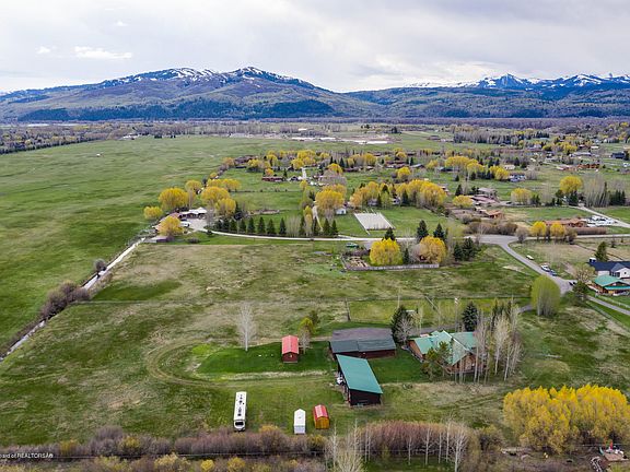 4th image of 2055 S Park Ranch Rd