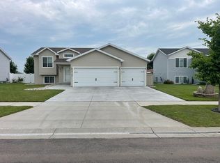 4745 52nd St S, Fargo, ND 58104