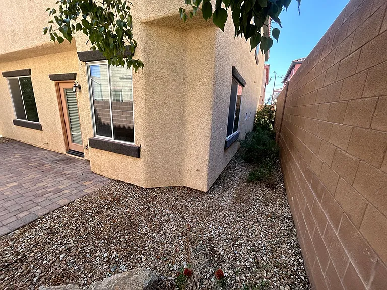 10646 Allegrini Dr — Photo 21