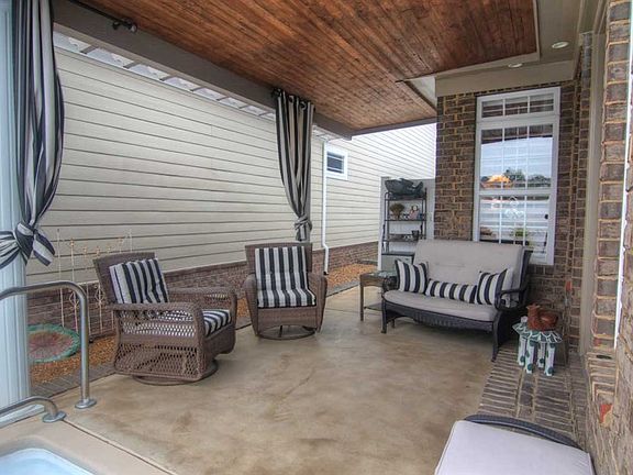 4th image of 1324 Charleston Blvd