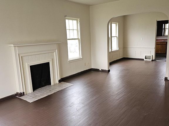3rd image of 448 Ferndale Ave