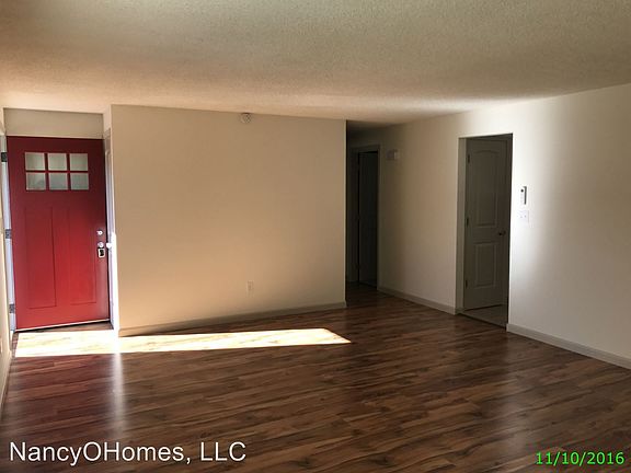3rd image of 914 W D Ave