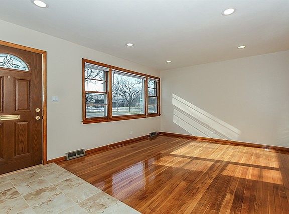 4th image of 108 E Bryn Mawr Ave