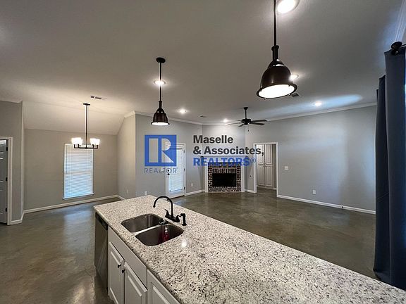 5th image of 927 Filmore Dr