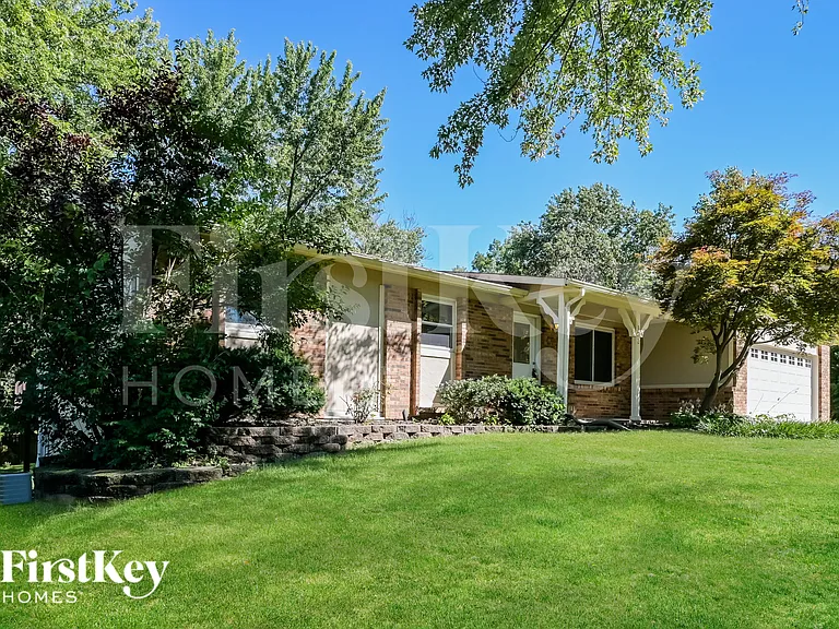 382 Beaver Lake Dr — Photo 2