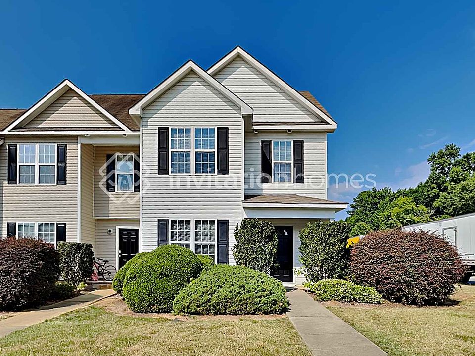 1st image of 302 Whitehall Ct