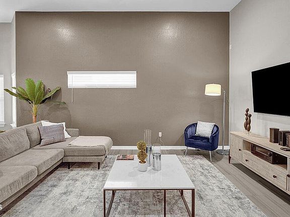 5th image of 210 Lydia St