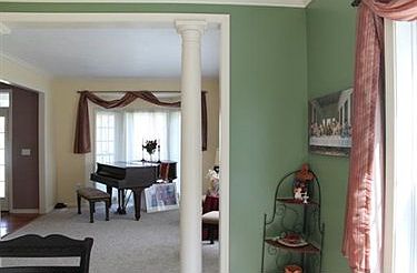 4th image of 320 Laurel Ave