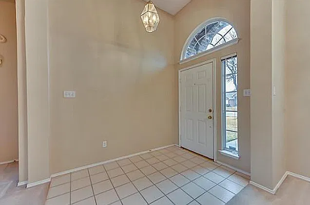 3 Bed 2 Bath House For Lease in Arlington — Photo 4