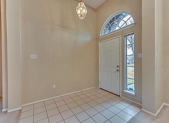 4th image of 214 E Lynn Creek Dr
