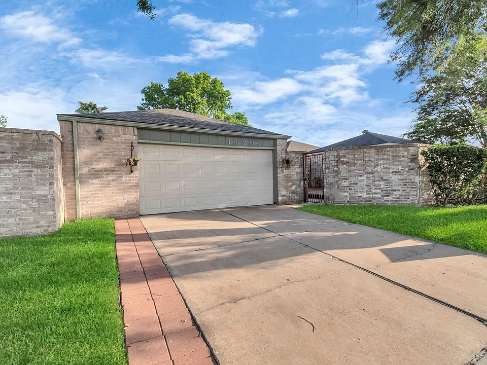 16206 New Field Dr