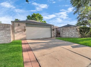 16206 New Field Dr, Houston, TX 77082