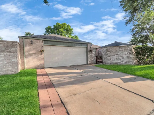 16206 New Field Dr, Houston, TX 77082