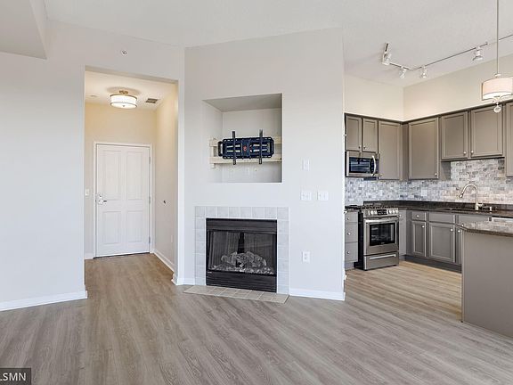 4th image of 500 Grant St E #2606