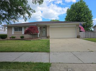22139 Reinhardt St, Woodhaven, MI 48183