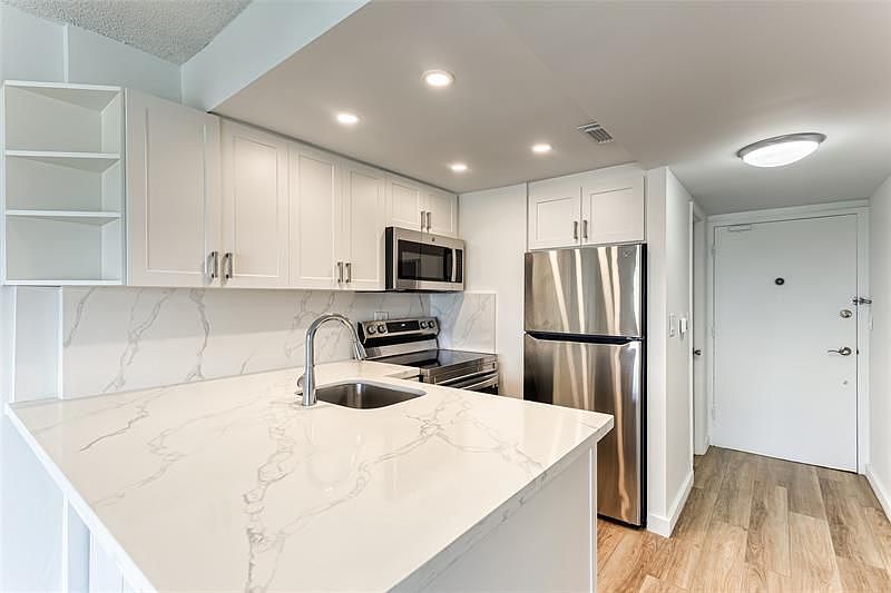 1st image of 2900 NE 30th St APT 8D