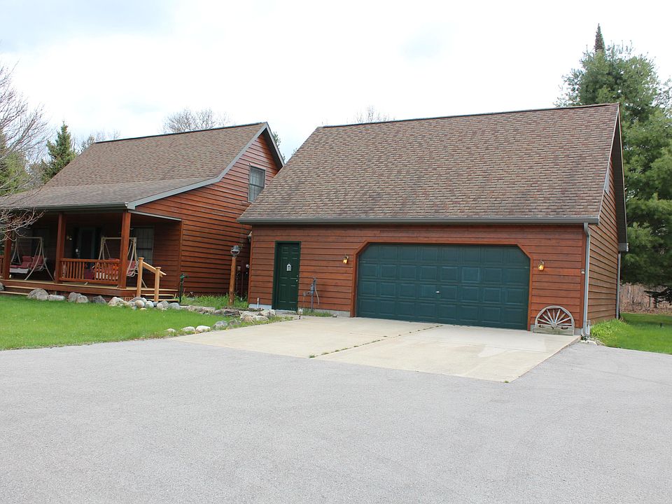 1st image of 3140 NE Trail Rd