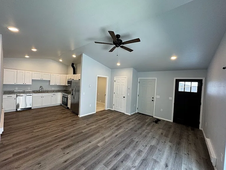 2835 Patch St — Photo 14