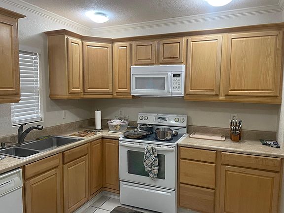 5th image of 323 Wildwood Way
