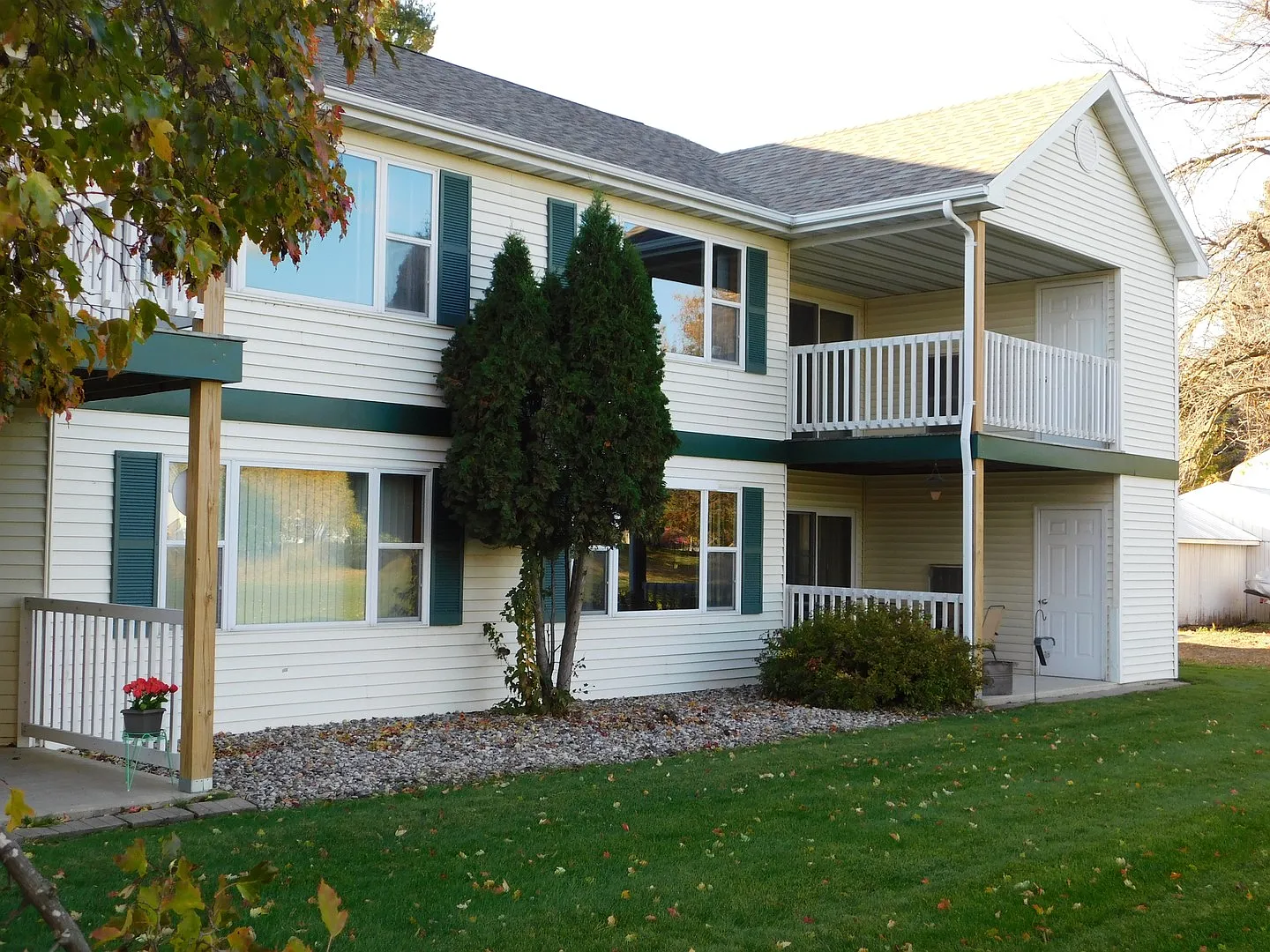 Sunny Meadows Apartments — Photo 1