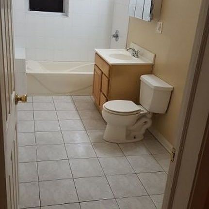 4th image of 6649 S Minerva Ave #3
