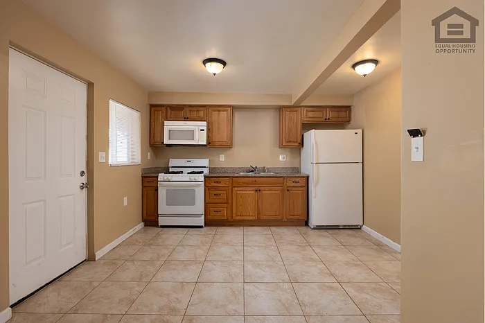 2501 W Belmont Ave #3 — Photo 8