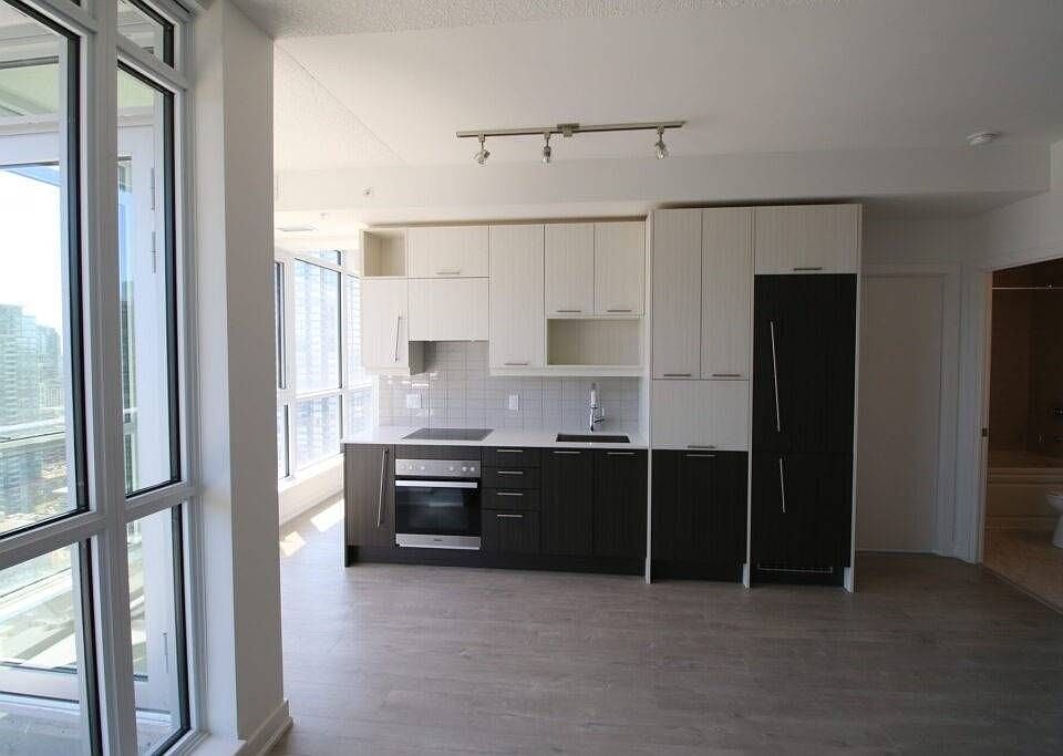 2nd image of 30 Nelson St #2805