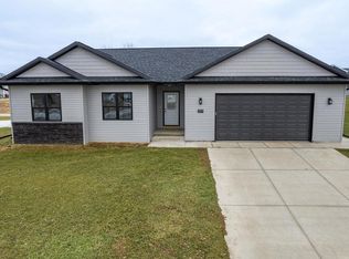 2075 Willow Run, Reedsburg, WI 53959