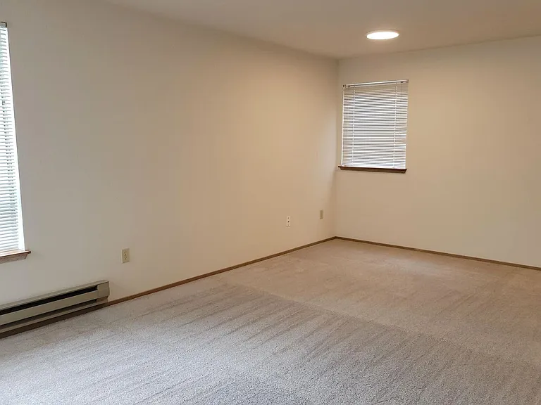 Kelly Anne Apartments — Photo 16