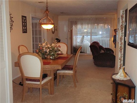 3rd image of 56 Cambridge Dr W #56