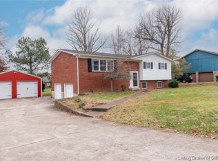 2706 Diana Dr, Sellersburg, IN 47172