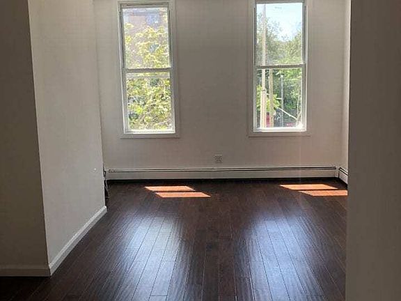 3rd image of 1037 48th Ave APT 4