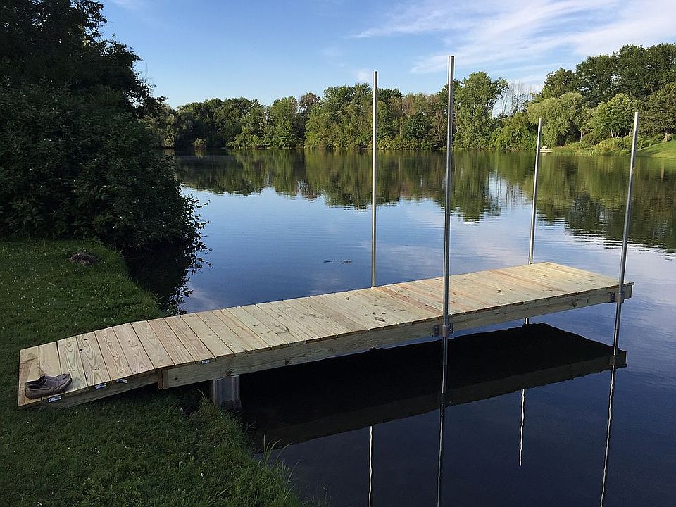 1st image of 1010 Paradise Lake Dr SE