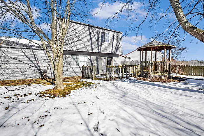 47 Meadow Ct W — Photo 2