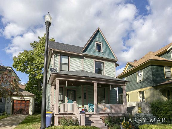 3rd image of 214 Wellington Ave SE