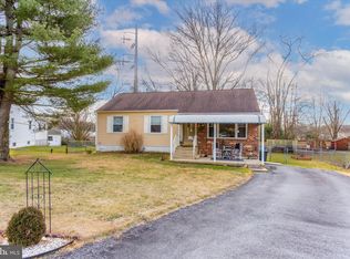 14 Mary Dr, Upper Chichester, PA 19014