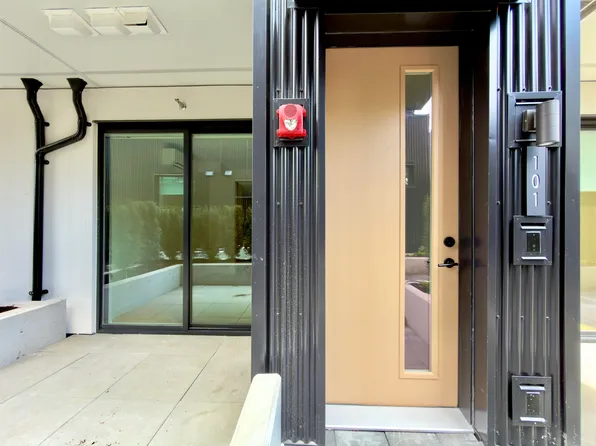 2810 Nanaimo St #101, Vancouver, BC V5N 5G1