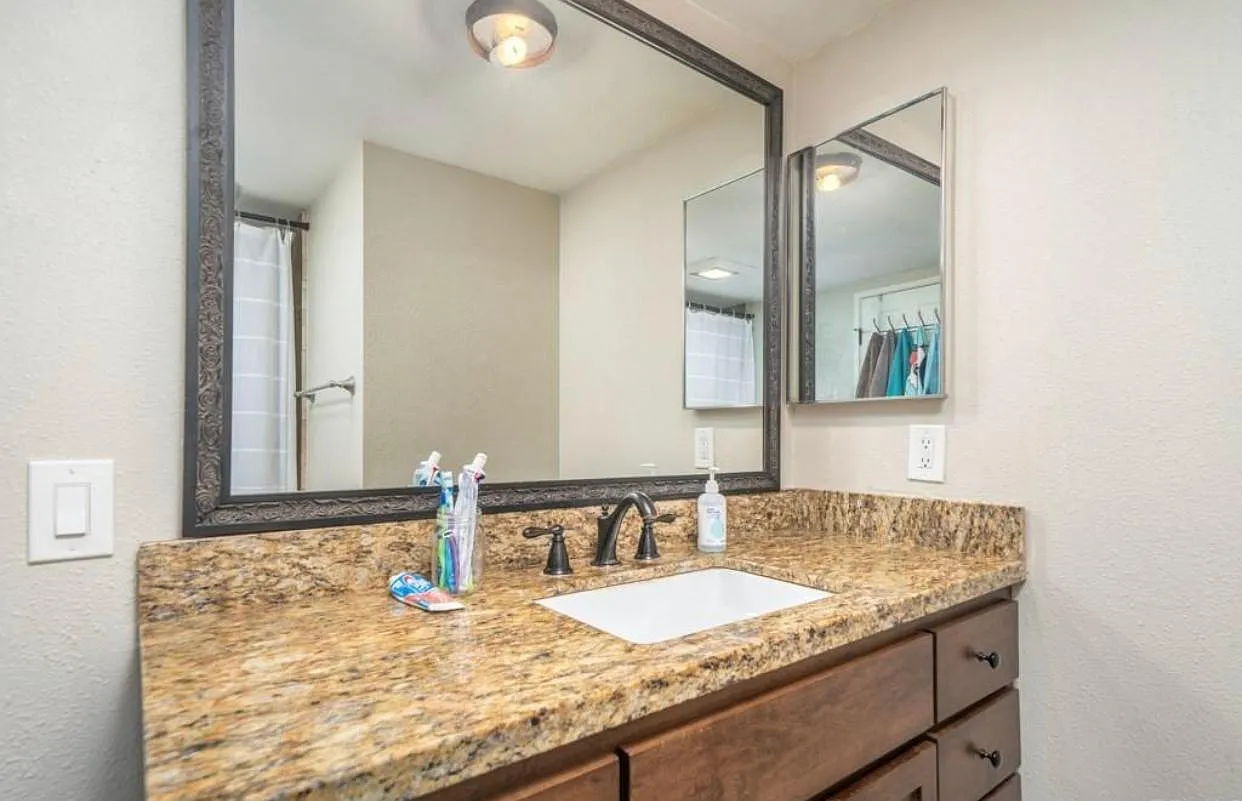 2 bed, 1.5 bath, 1069 sqft, $2,500 — Photo 1