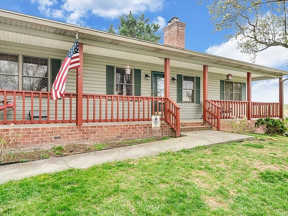 3rd image of 1905 Mount Joy Rd