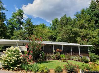 201 Country Woods Dr, Franklin, NC 28734