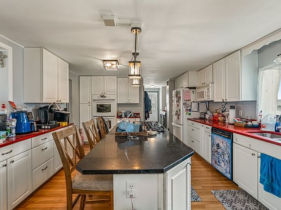 5th image of 316 11th Ave E