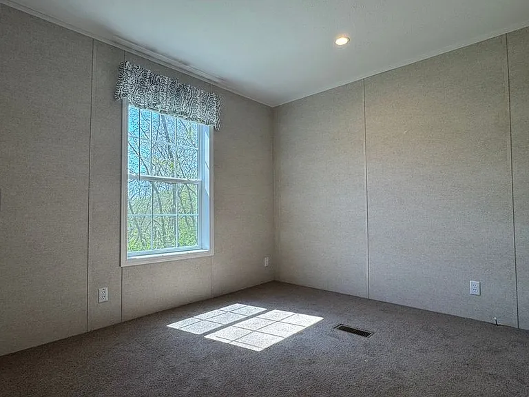 465-2 Royal Manor Rd — Photo 11