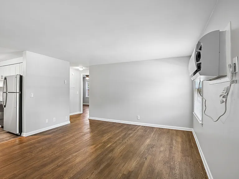 Roberts Park Apartments — Photo 20