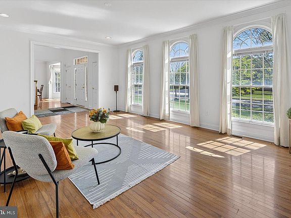5th image of 10 Jewel Rd