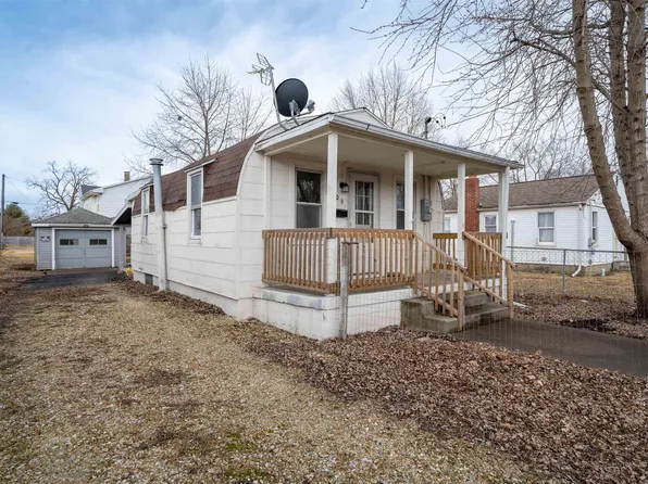 709 S Adams St, Lewistown, IL 61542