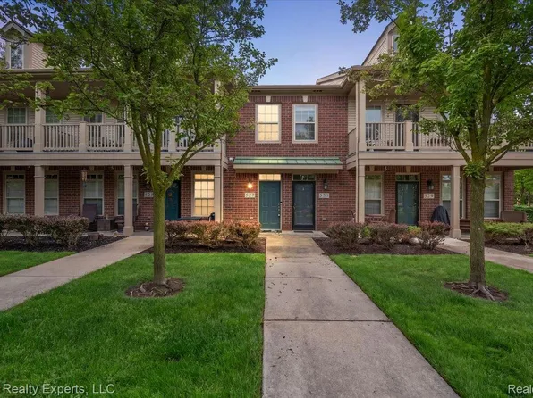 527 Red Oak Ct, Walled Lake, MI 48390