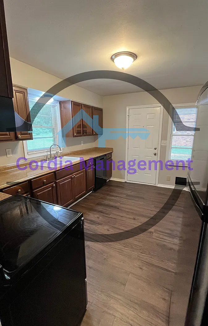 3 Bedroom For Rent in Decatur With Gorgeous Back Patio + Pet Friendly near I285 — Photo 2